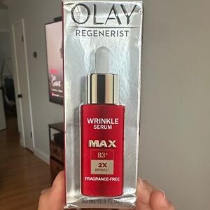 OLAY Regenerist MAX Wrinkle Serum - Red and Silver